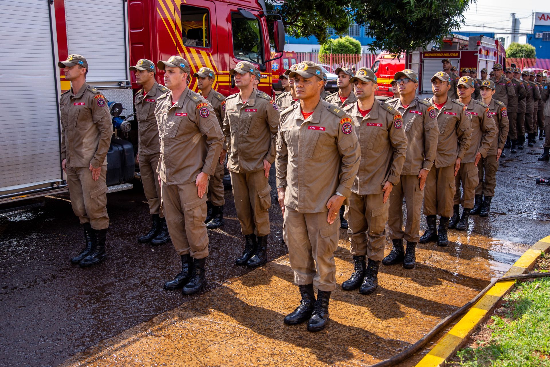 Cadetes Do Curso De Forma O De Oficiais Do Ano Passam A Utilizar