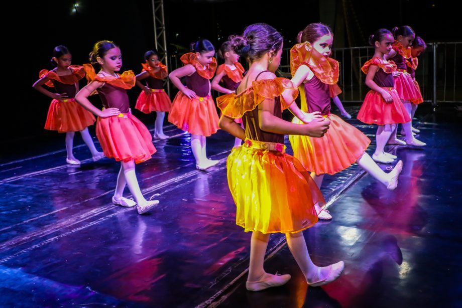 Um espetáculo de cores, danças, e música marcaram a abertura oficial das  olimpíadas escolares de rio brilhante/2023. - MsConectado