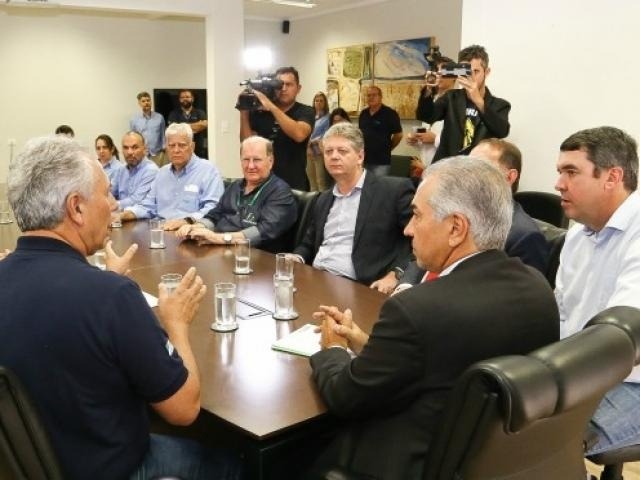 Além do governador Reinaldo Azambuja e o presidente da MS Gás, Rudel Trindade, o evento contou com as presenças dos secretários Eduardo Riedel e Jaime Verruck; deputado Gerson Claro; e do diretor-presidente da Funtrab, Enelvo Felini, entre outras autoridades (Foto: Divulgação/Governo do Estado)