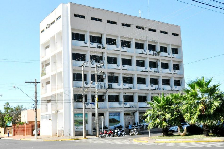 Fachada da Prefeitura de Três Lagoas: repartições públicas não funcionam nesta quinta-feira 