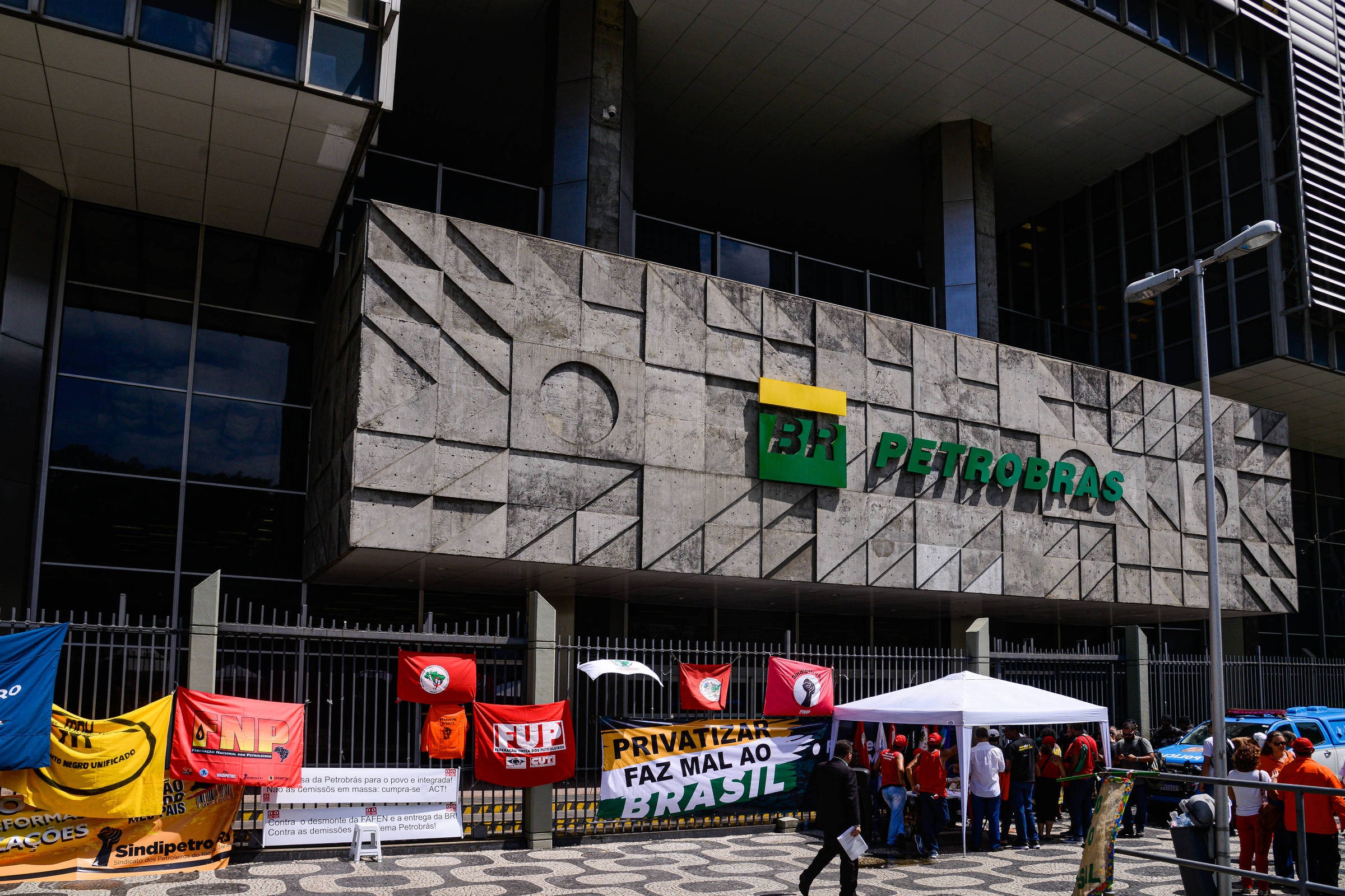 Paralisação em frente a edifício da Petrobras no Rio de Janeiro – Foto: Alex Ferro / Divulgação