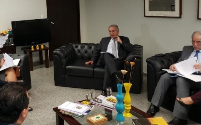 Governador do Estado, Reinaldo Azambuja, reunido com integrantes da bancada federal de MS, em março de 2019, em Brasília. Foto: Divulgação/Governo de MS/Arquivo