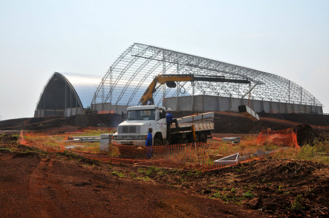 Canteiro de obras conta com mais de 200 homens trabalhando; pelo menos 50% deles foram contratados na cidade - Foto: Valdenir Rezende / Correio do Estado