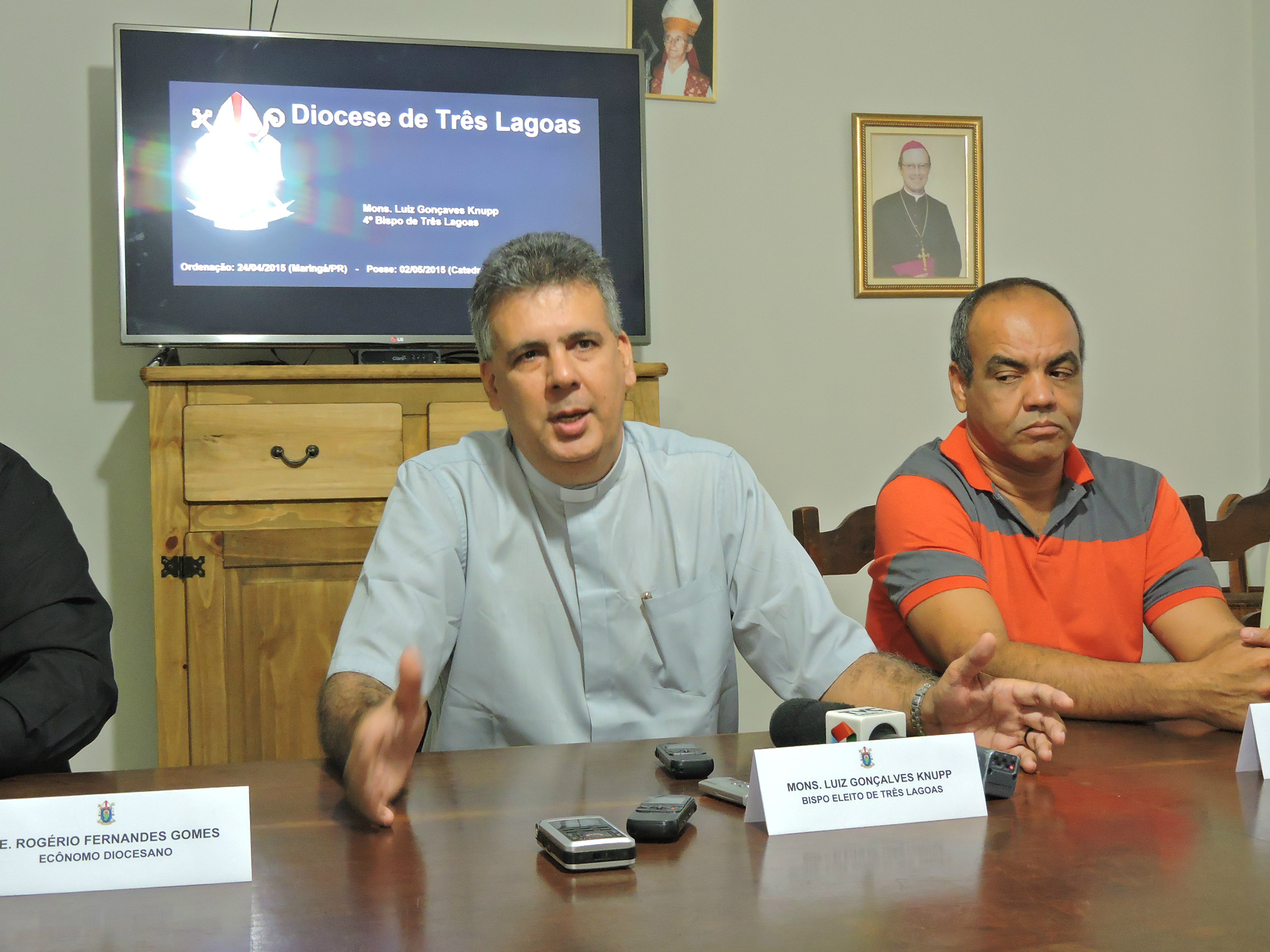 Bispo Luiz Knupp respondeu todas as perguntas da imprensa