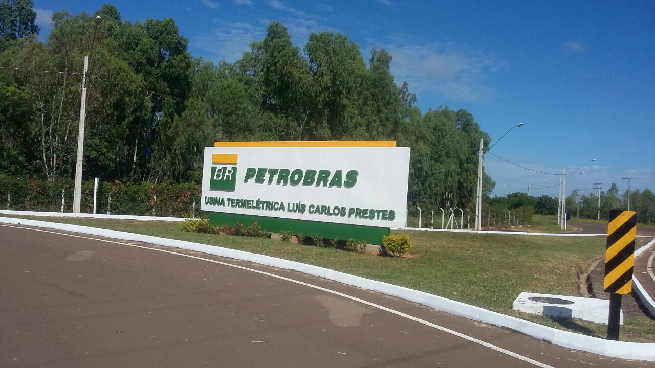 Frente da Petrobras onde ocorreu a manifestação. Foto: Rádio Caçula