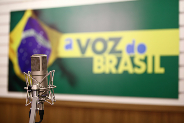 Logo: A Voz do Brasil, o programa jornalístico em rádio mais antigo do Brasil, com 78 anos no ar.