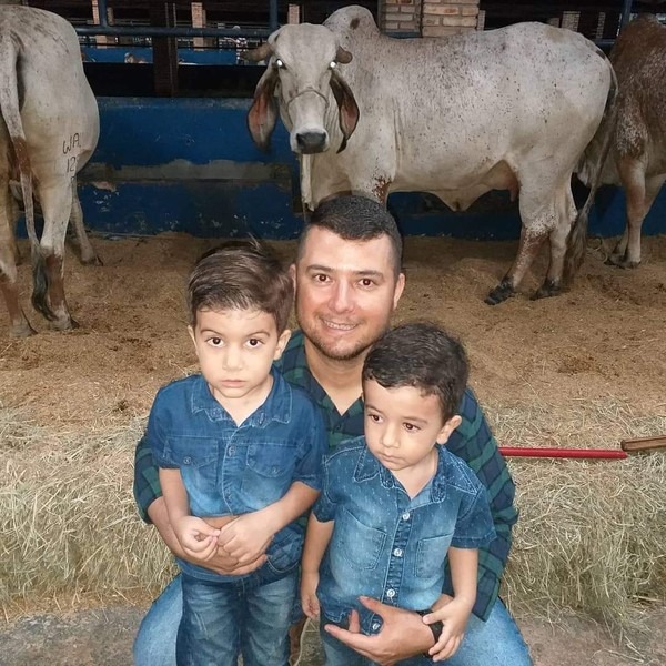 Sargento com os filhos — Foto: Redes Sociais/Reprodução