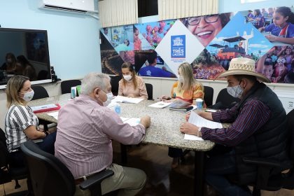 Prefeitura recebe plano de ação para retomada do Projeto Onça Pintada da Eldorado Brasil. Foto: Ass. de Comunicação da Prefeitura de TL