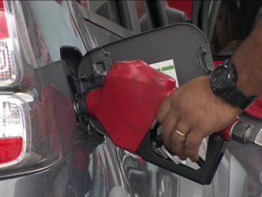 Preço da gasolina voltou a subir, mesmo com novaredução nas refinarias (Foto: Globo)