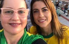 Senadora Soraya Thronicke com sua ex-assessora Juliana Gaioso (à esquerda), demitida após ser denunciada por fake news à Procuradoria (Foto: Reprodução Rede Social)